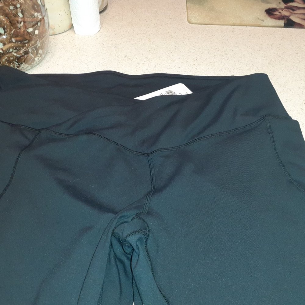 NWT Fabletics Women's High-Waisted PureLuxe Cross 7/8 Leggings Black 2X (18-20)